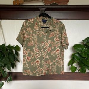 🌼3/$25 100% Silk Vintage Button-Down Shirt